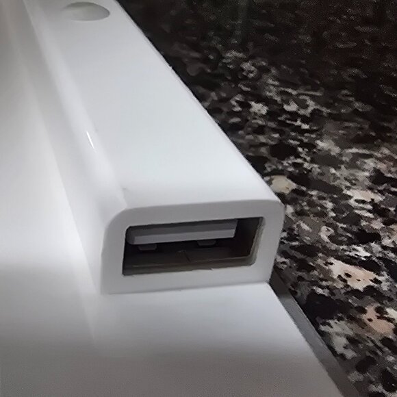 Apple USB A1243 Wired Keyboard with Numeric Keypad with 2 Additional USB Ports - Picture 5 of 6